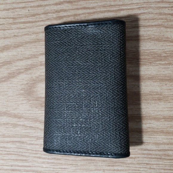 Genuine BVLGARI 6-Key Holder Case with Box - Excellent Condition, 4 x 2.75-in - Picture 5 of 10